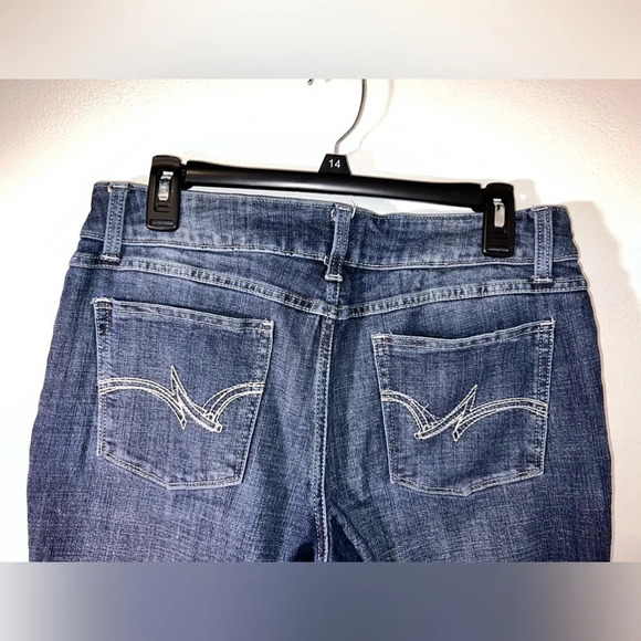 Wrangler, 11/32, medium wash, midrise bootcut, relaxed fit, 5pocket, zip denim - Picture 5 of 7